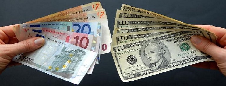 Биржевой курс доллара растёт, а евро падает
